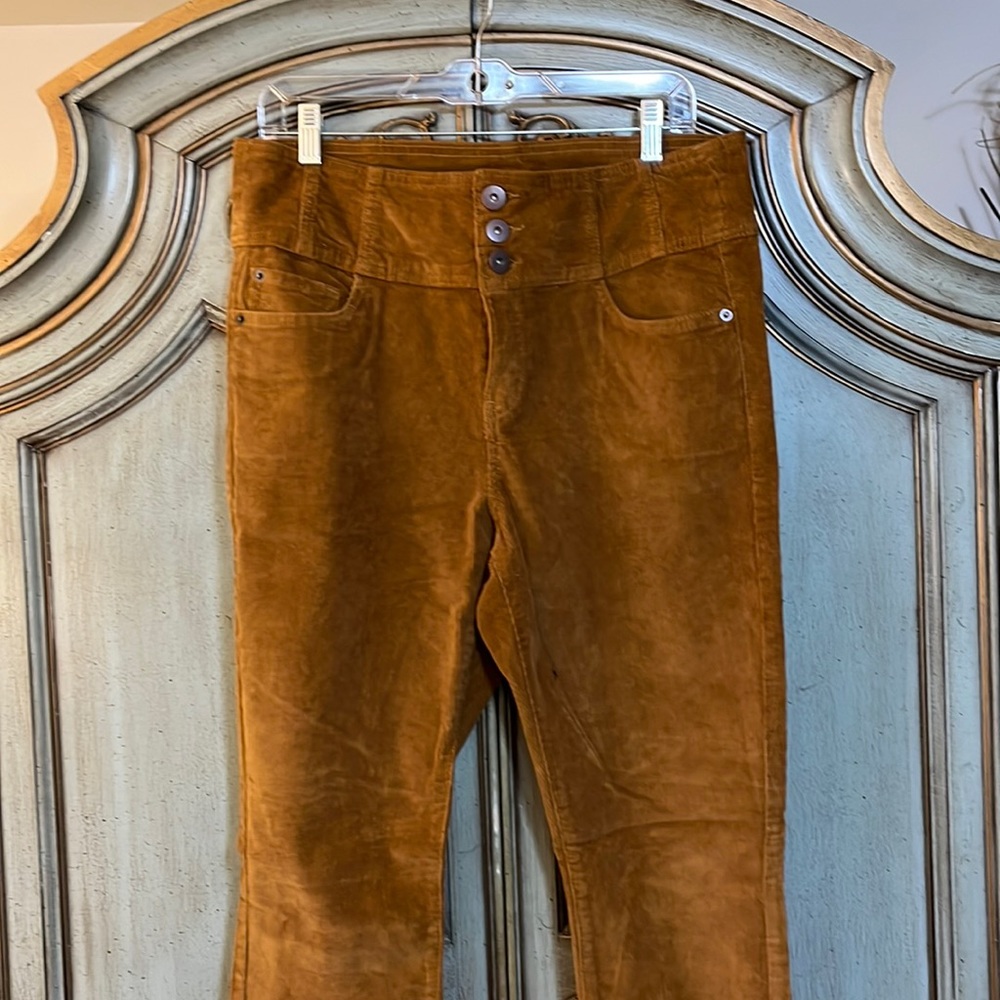 Skinny jeans. Super comfy!